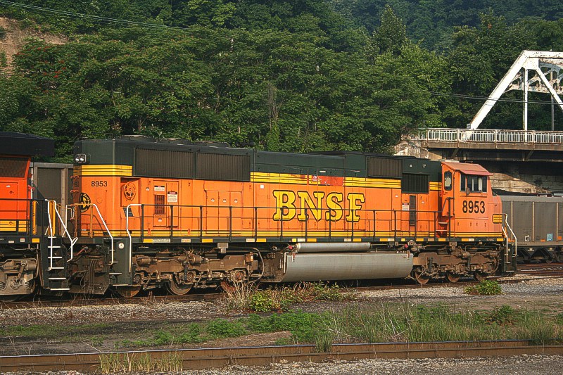 BNSF 8953